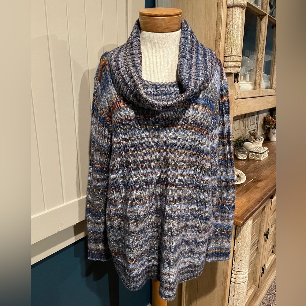 Beautiful sweater worn once, in excellent condition. Ponsesa brand, size large.